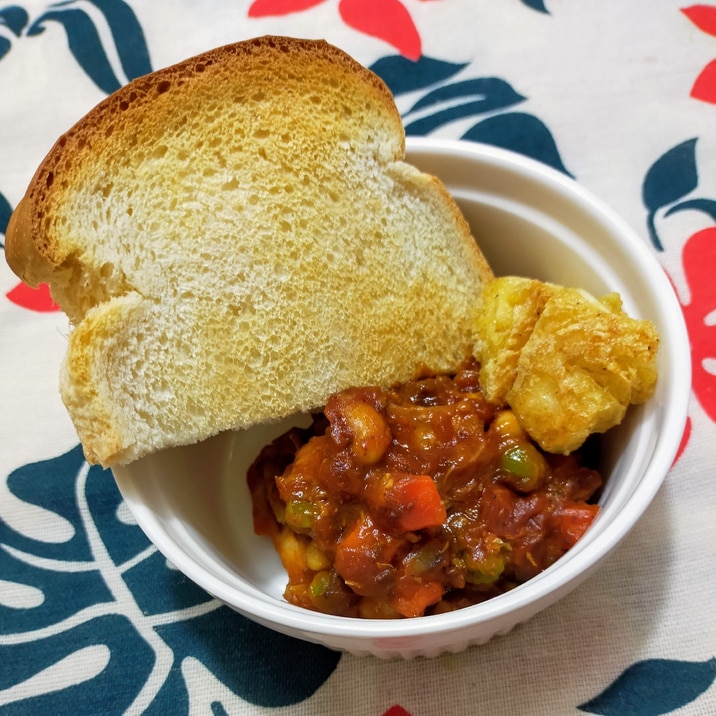 市販のソースで簡単!大豆とサバ缶のチリコンカン